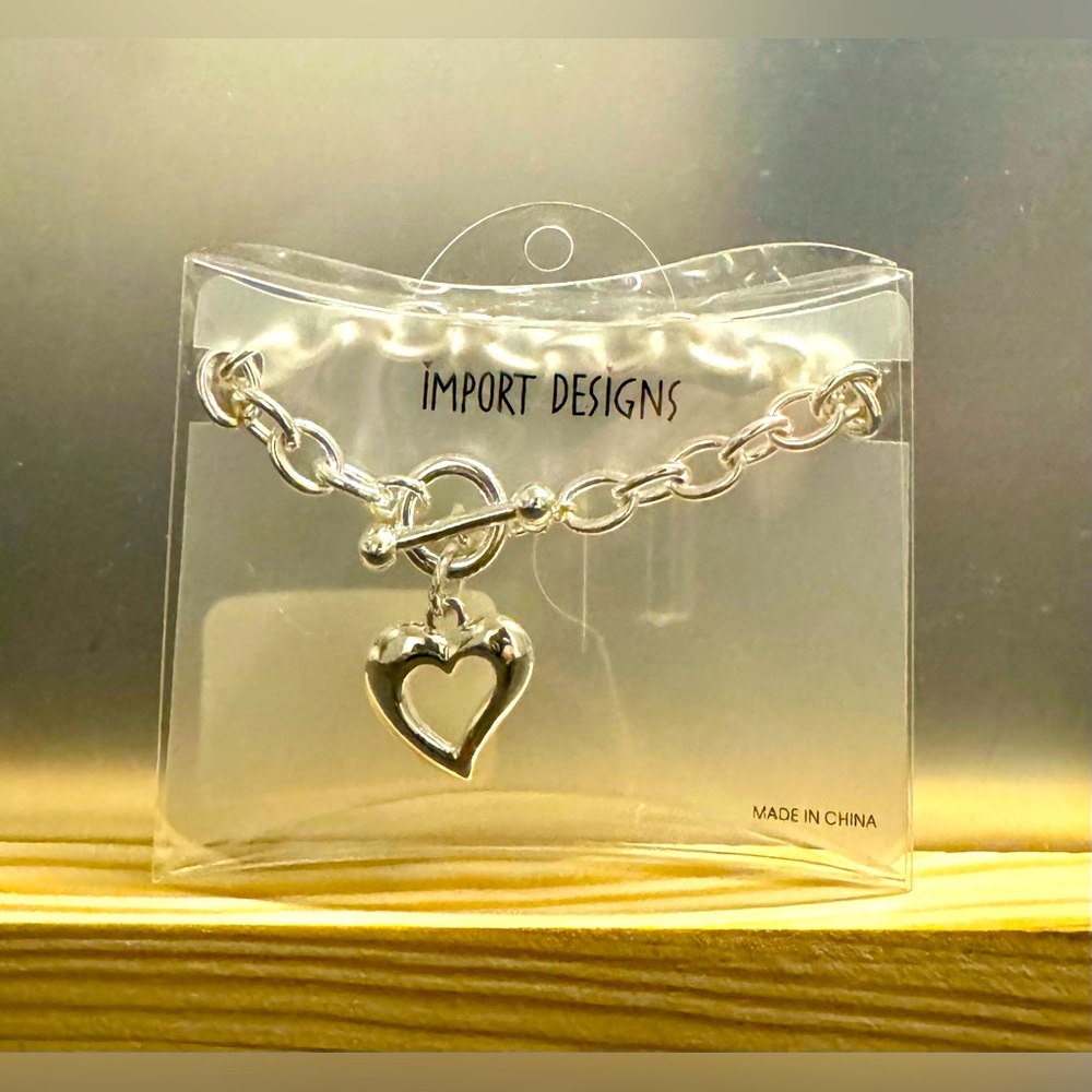 NWT - Import Designs Silver Toggle Clasp Heart Bracelet (Rhodium Finish)